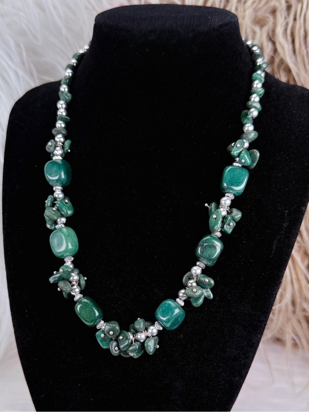 Vintage Green Stone Chip Bead Statement Necklace Silver Tone Estate
